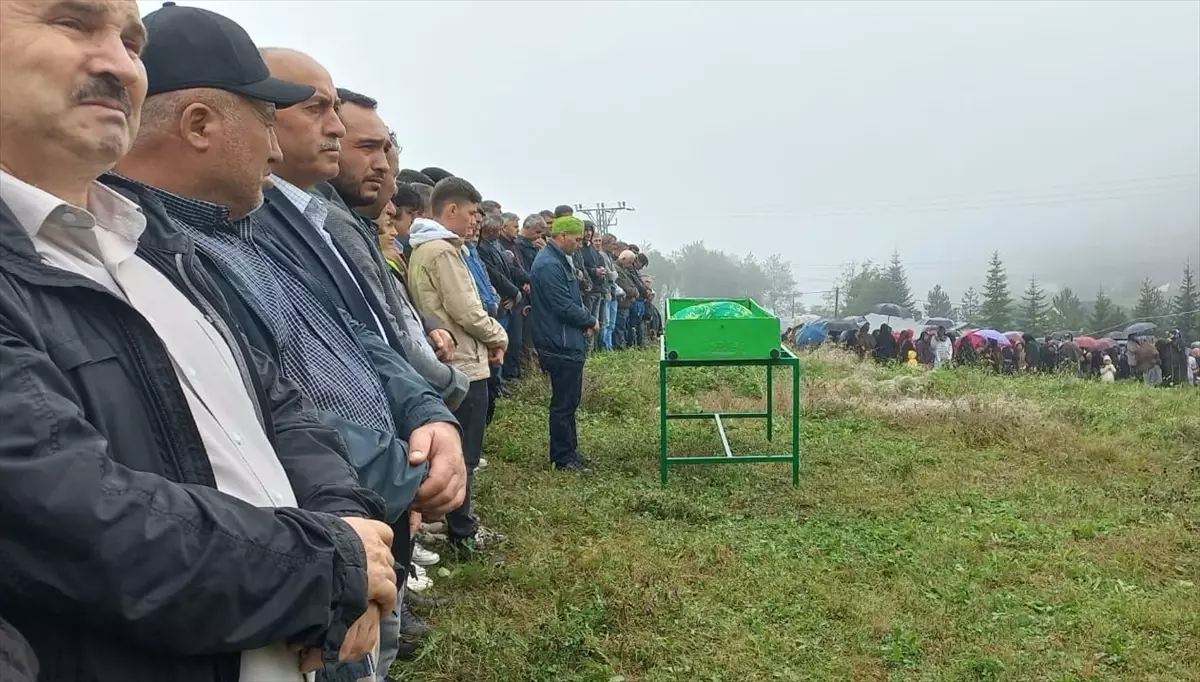 Terme\'de trafik kazasında hayatını kaybeden kadının cenazesi Ordu\'da defnedildi