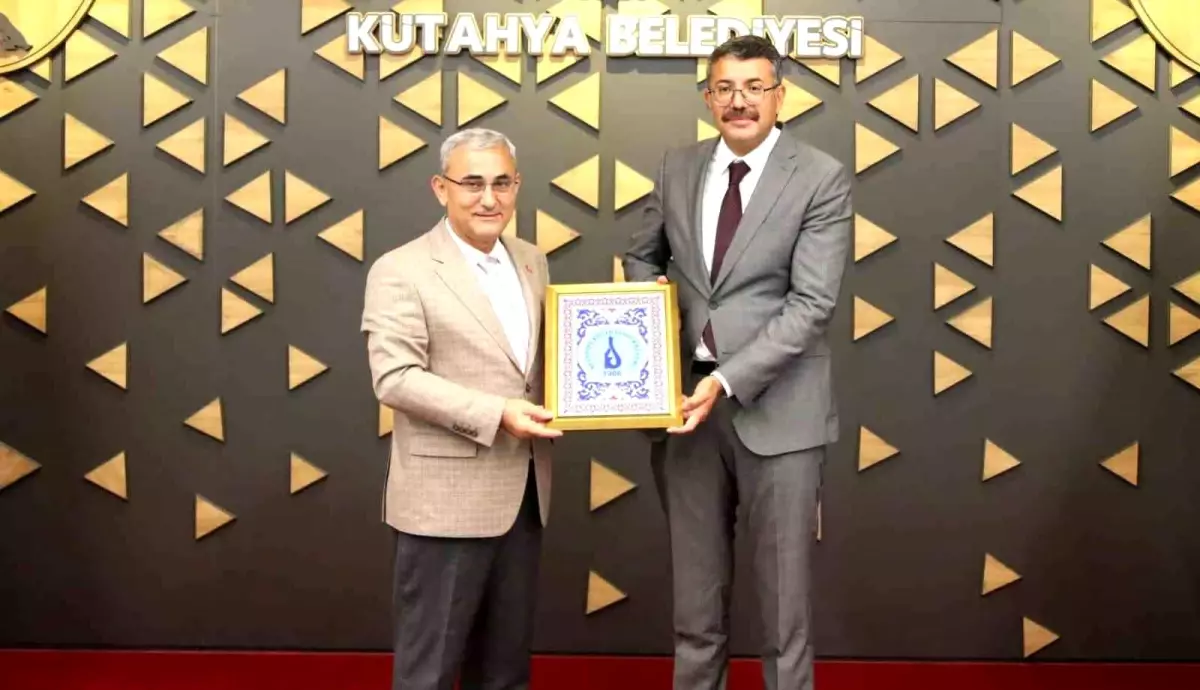 Hakkari Valiliğine atanan Ali Çelik, Belediye Başkanı Prof. Dr. Alim Işık\'a veda ziyaretinde bulundu