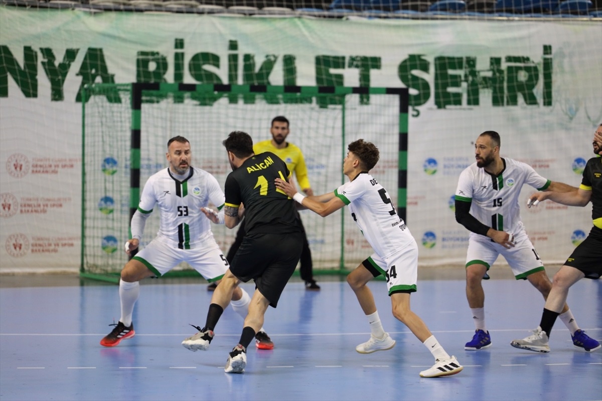 Sakarya Büyükşehir Belediyespor, Konya\'yı 37-25 yenerek Ulusal Sakarya Hentbol Turnuvası\'nı kazandı