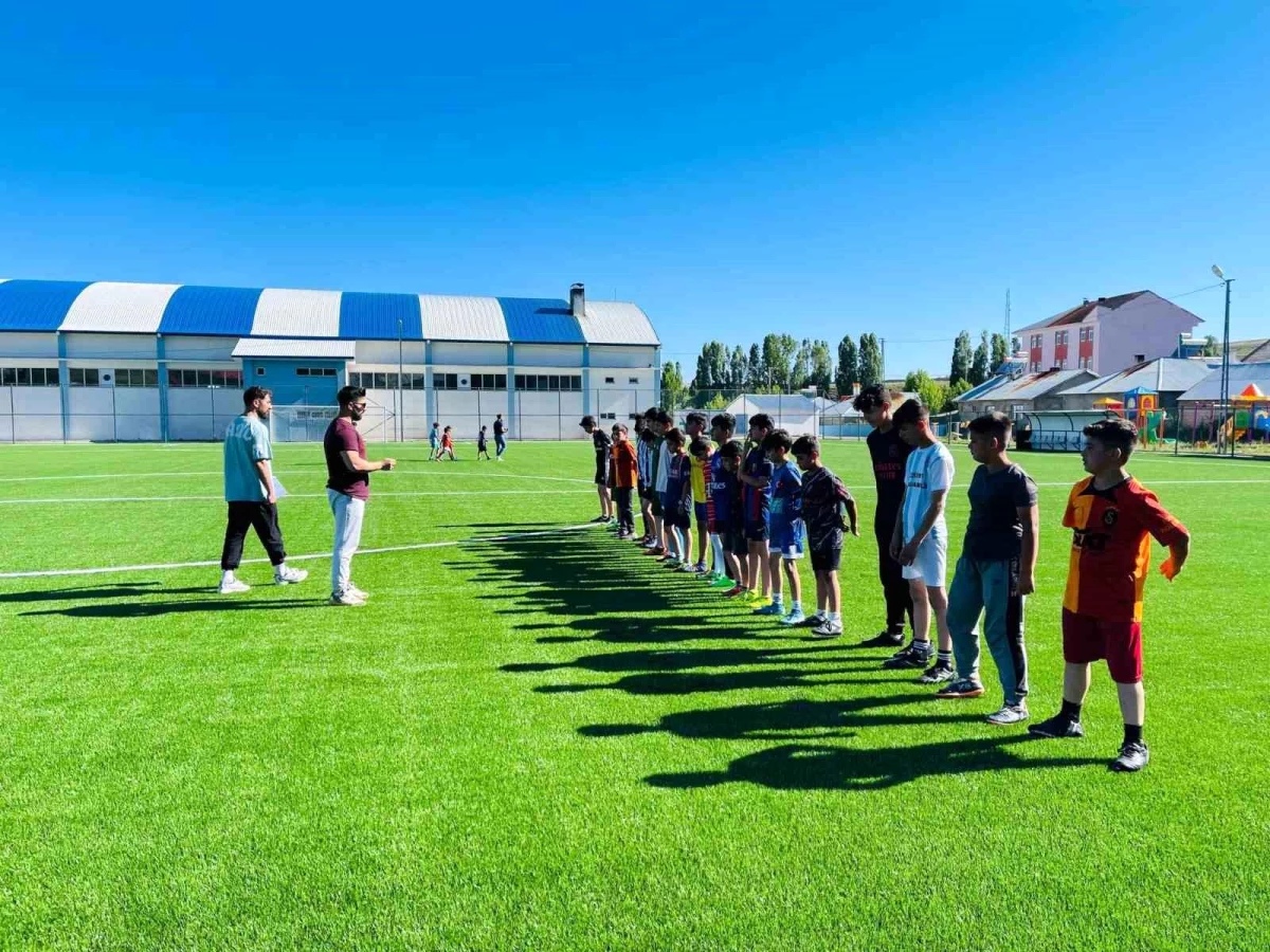 Ağrı\'da GSB Spor Okulları projesi ile öğrencilere spor eğitimi veriliyor
