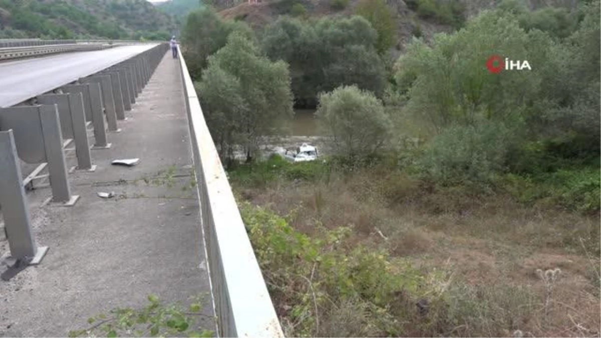 Amasya\'da otomobil takla atarak nehire uçtu: 5 yaralı