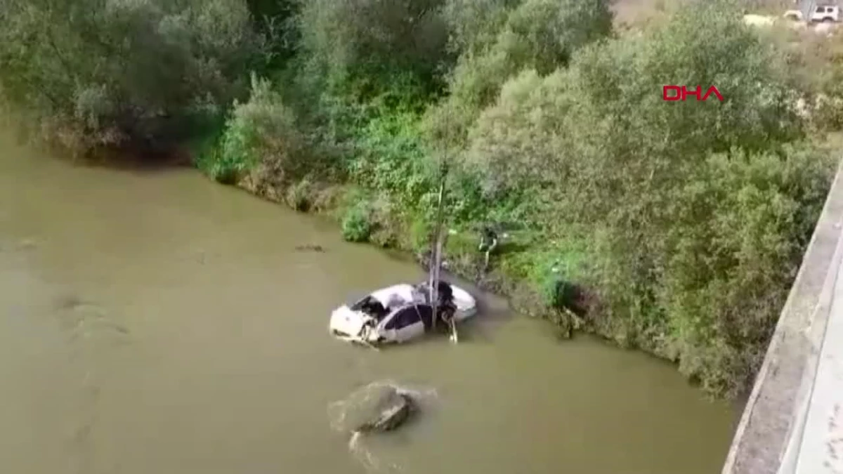 Amasya\'da Nehre Düşen Otomobilde 5 Kişi Yaralandı