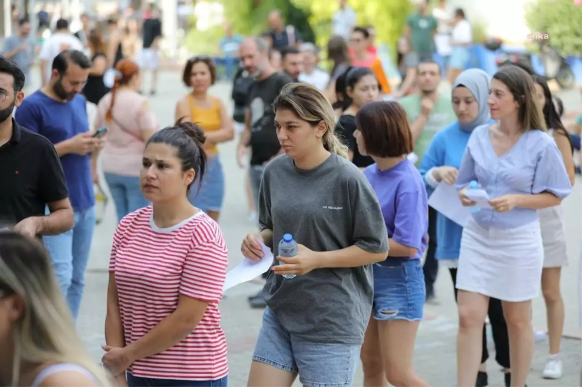 Bayraklı Belediyesi, Ege Üniversitesi iş birliğiyle öğretmen ve psikolog seçme sınavı yaptı