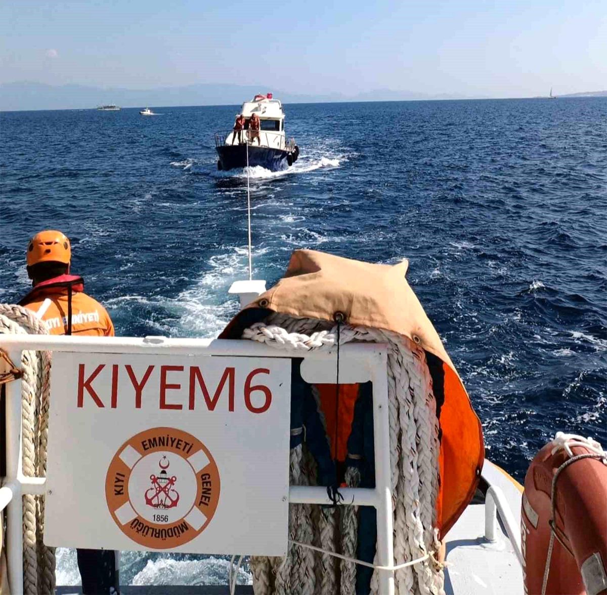 Muğla\'da makine arızası yaşayan tekne KIYEM-6 tarafından kurtarıldı