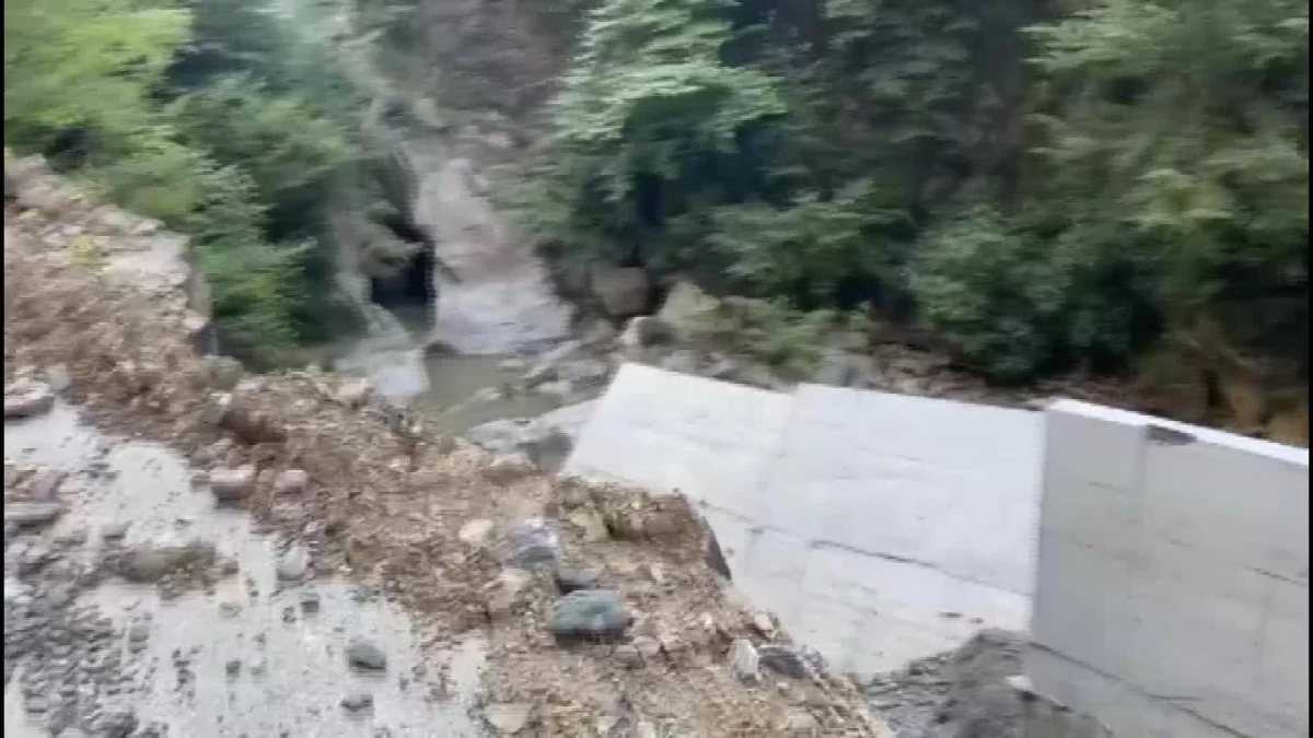 CHP Milletvekili: Sel felaketinde çöken yol hala açılmadı
