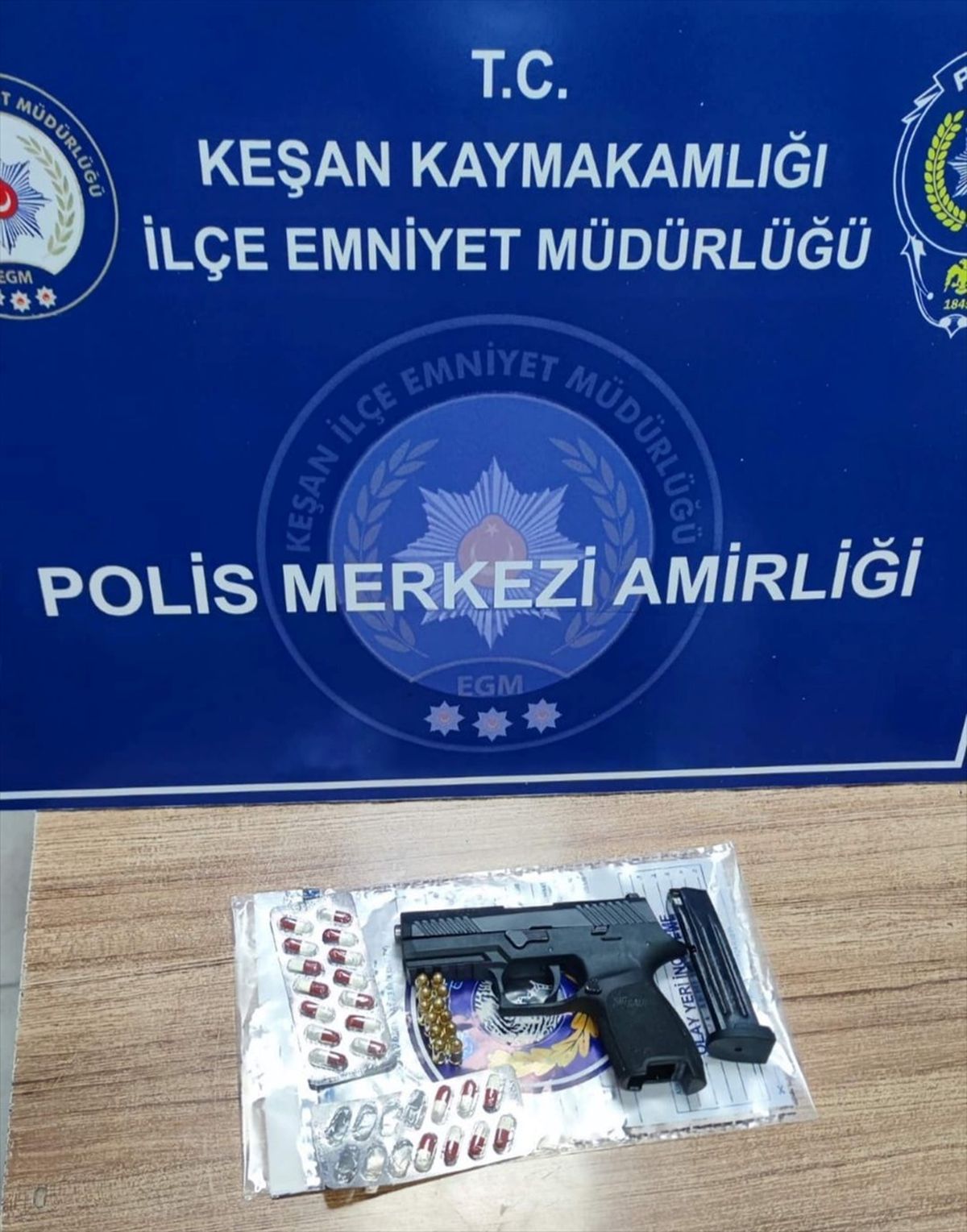 Keşan\'da Uyuşturucu ve Tabanca Ele Geçirilen 2 Şüpheli Gözaltına Alındı