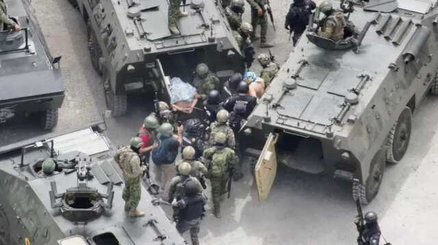 Ekvador'da cezaevinde tutulan 'Fito' lakaplı çete lideri, 4 bin polis ve askerle nakledildi Ekvador'da cezaevinde tutulan 'Fito' lakaplı çete lideri, 4 bin polis ve askerle nakledildi