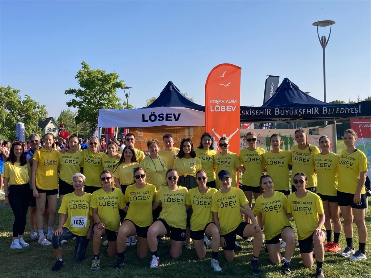 LÖSEV Gönüllüleri Eskişehir Yarı Maratonu\'nda Buluştu