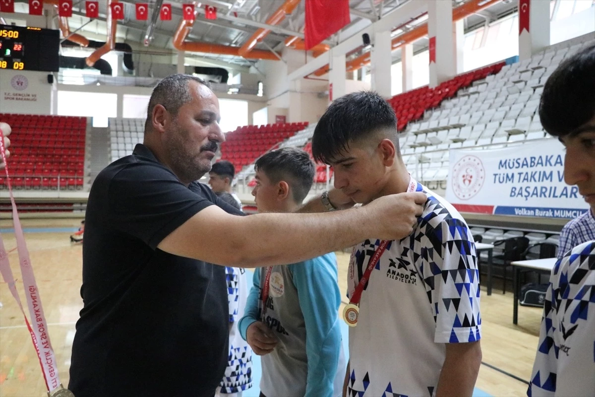 Erzincan\'da ANALİG Hentbol Yarı Final Müsabakaları Sonuçlandı
