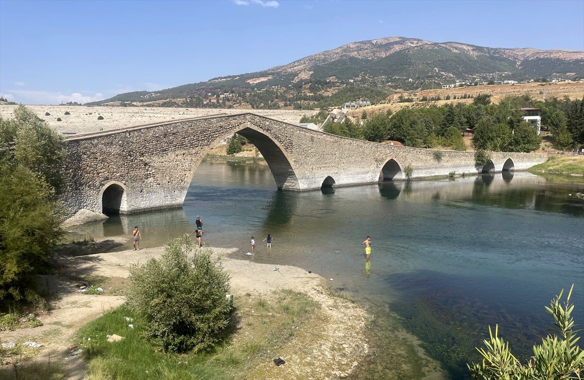 Kahramanmaraş\'ta Sıcak Hava Bunaltıyor