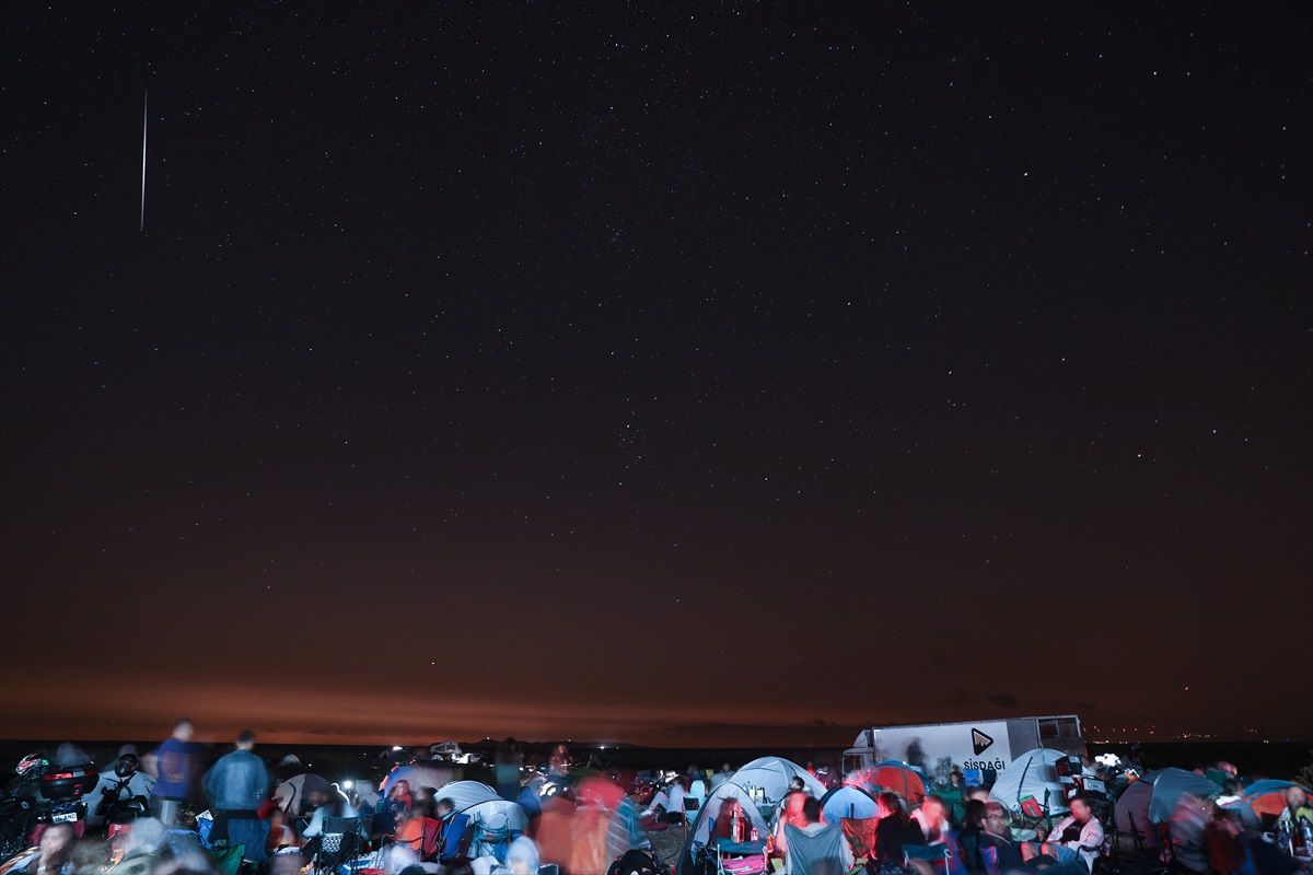 Karacabey Longoz Ormanlarında Binlerce Kişi Perseid Meteor Yağmurunu Gözlemledi
