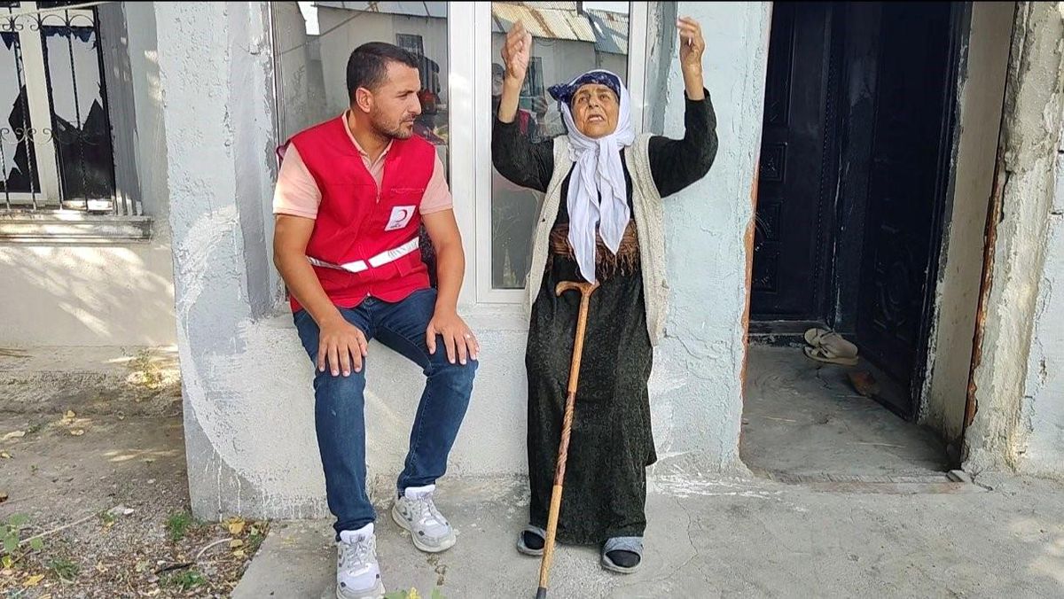 Kızılay Ağrı Şubesi İhtiyaç Sahibi Yaşlı Kadınlara Un Desteği Sağladı