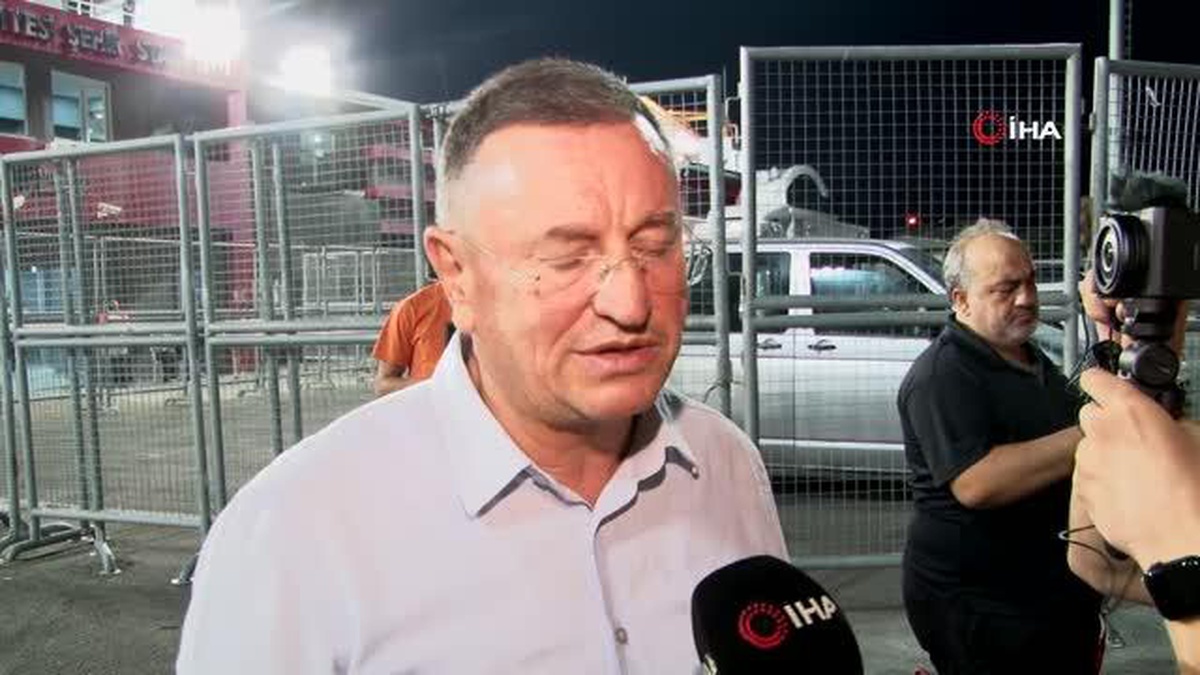 Hatayspor Onursal Başkanı Lütfü Savaş: \'Depremde felaketi yaşayanlar adına Hatayspor sahaya çıktı ve 5-1\'lik skorla sahadan ayrıldı\'