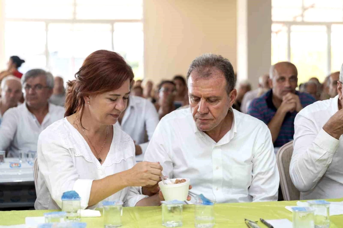 Başkan Vahap Seçer ve eşi Meral Seçer, Mersin\'de aşure etkinliklerine katıldı