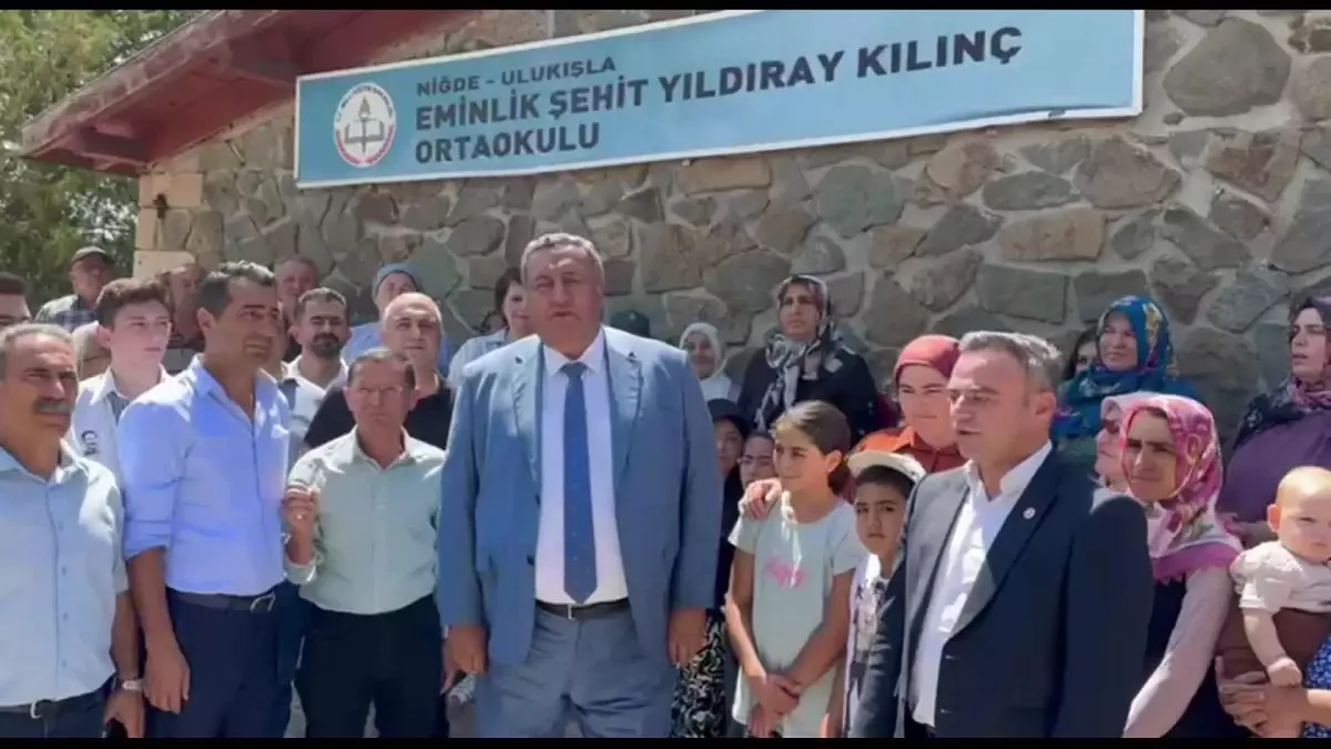 Niğde\'nin Eminlik Köyündeki Okulun Kapatılmasına Köy Halkı Tepki Gösterdi: "Bu Okul Olmasaydı Ben Çoban Olarak Kalacaktım. Hayatım Değişti"