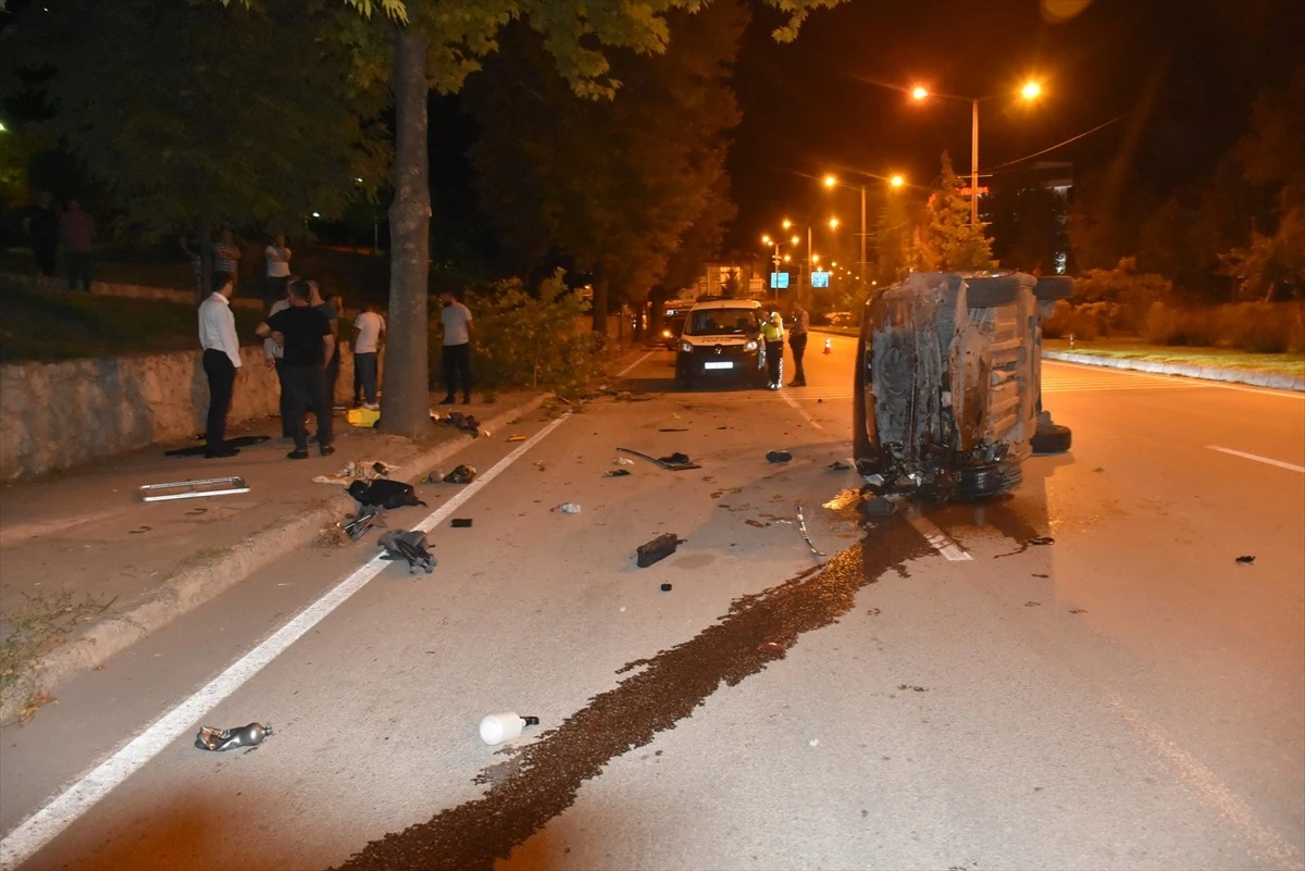 Sinop\'ta kaza yapan otomobilin sürücüsü kaçtı