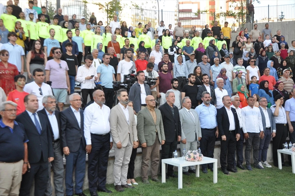 Talas Belediyesi Mevlana Mahalle Meydanı\'nı açtı