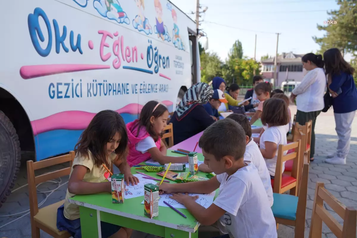 Tepebaşı Belediyesi Gezici Kütüphane ve Eğlence Aracı ile Çocukları Buluşturuyor