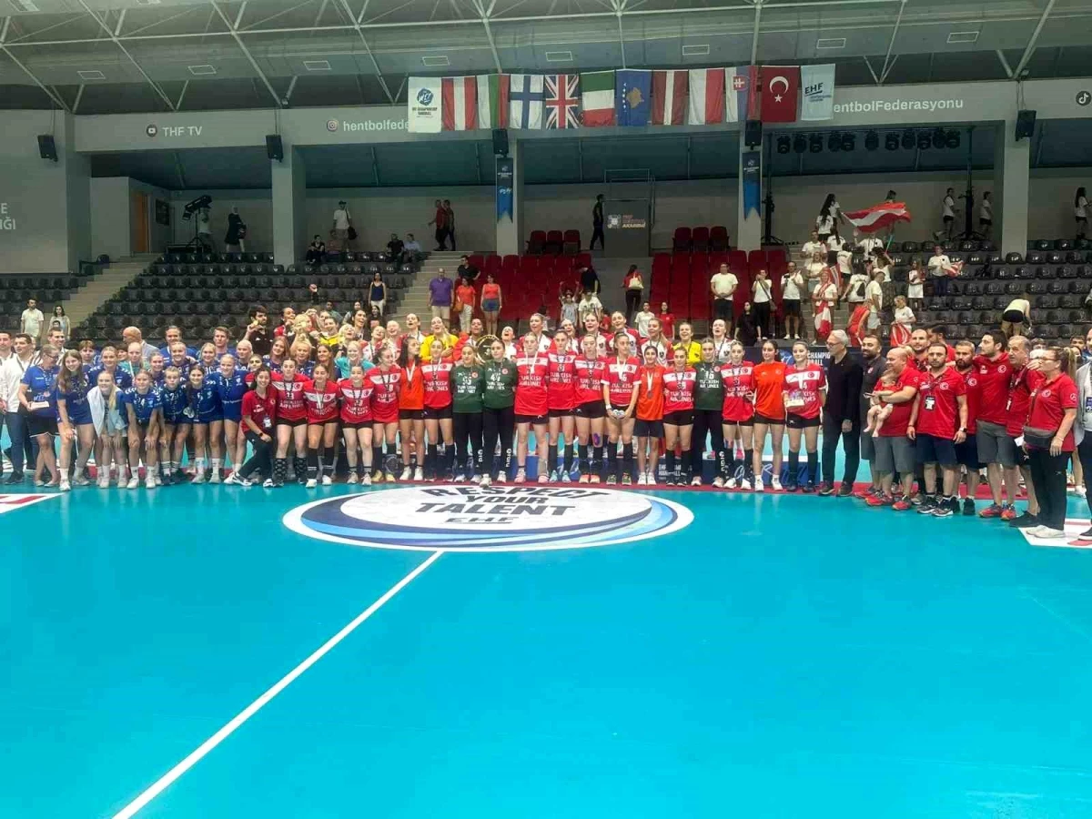Türkiye 17 Yaş Altı Kızlar Avrupa Hentbol Şampiyonası\'nda ikinci olarak A Klasmana yükseldi
