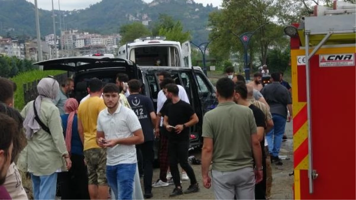 Trabzon\'da turistleri taşıyan minibüs kaza yaptı: 6 yaralı