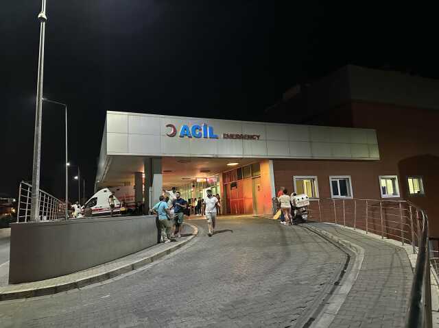 Uyuşturucu etkisindeki genç 'Beni uzaylılara öldürtecek' diyerek annesine satırla saldırdı Uyuşturucu etkisindeki genç 'Beni uzaylılara öldürtecek' diyerek annesine satırla saldırdı