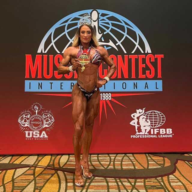 Zafer Partisi İl Başkan Yardımcısı Öykü Başar, vücut geliştirmede dünya şampiyonu oldu