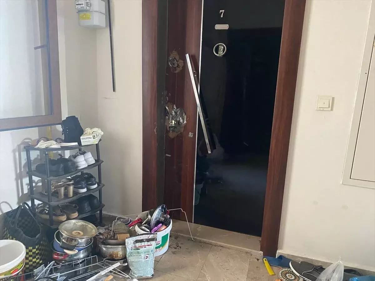 Zonguldak\'ta Psikolojik Tedavi Gören Kadın, Annesi ve Anneannesini Baltayla Öldürdü