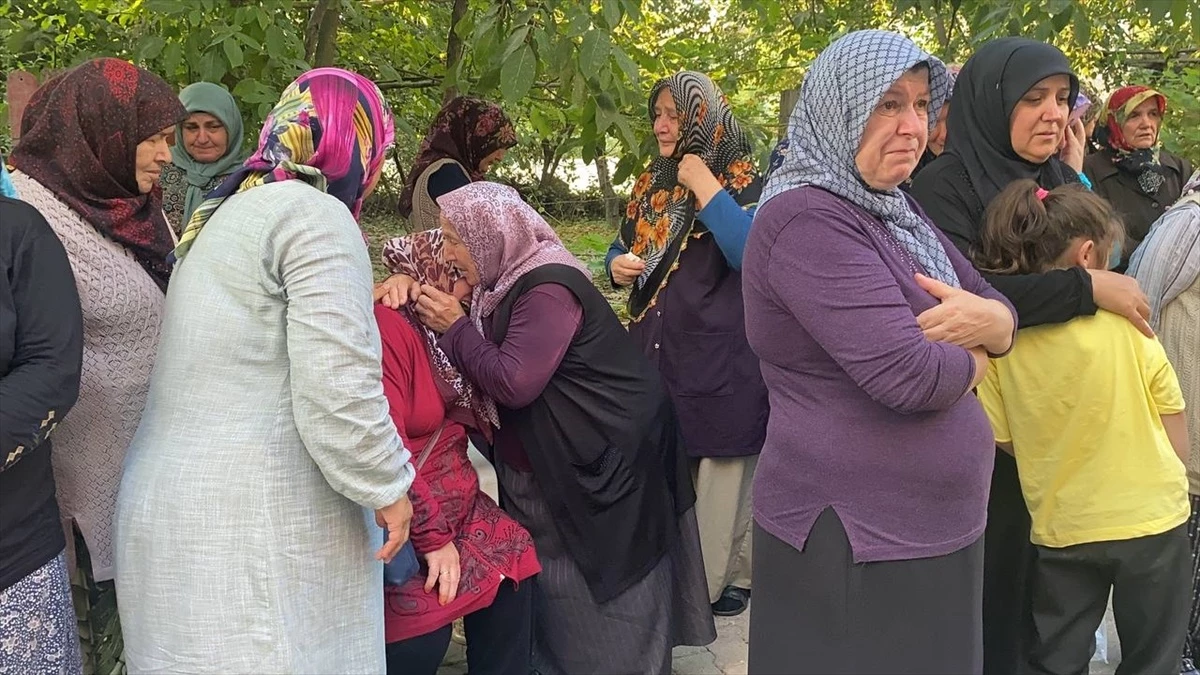 Zonguldak\'ta Psikolojik Tedavi Gören Kadın, Annesi ve Anneannesini Baltayla Öldürdü