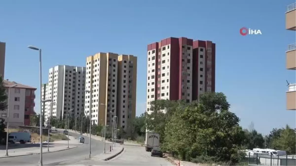 Malatya\'da Kahramanmaraş merkezli depremlerde ağır hasar alan Yeşil Evler dinamitle yıkılacak