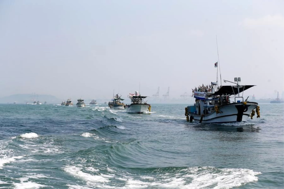 Güney Koreli Balıkçılar Japonya\'nın Radyoaktif Atık Suyu Planını Protesto Etti