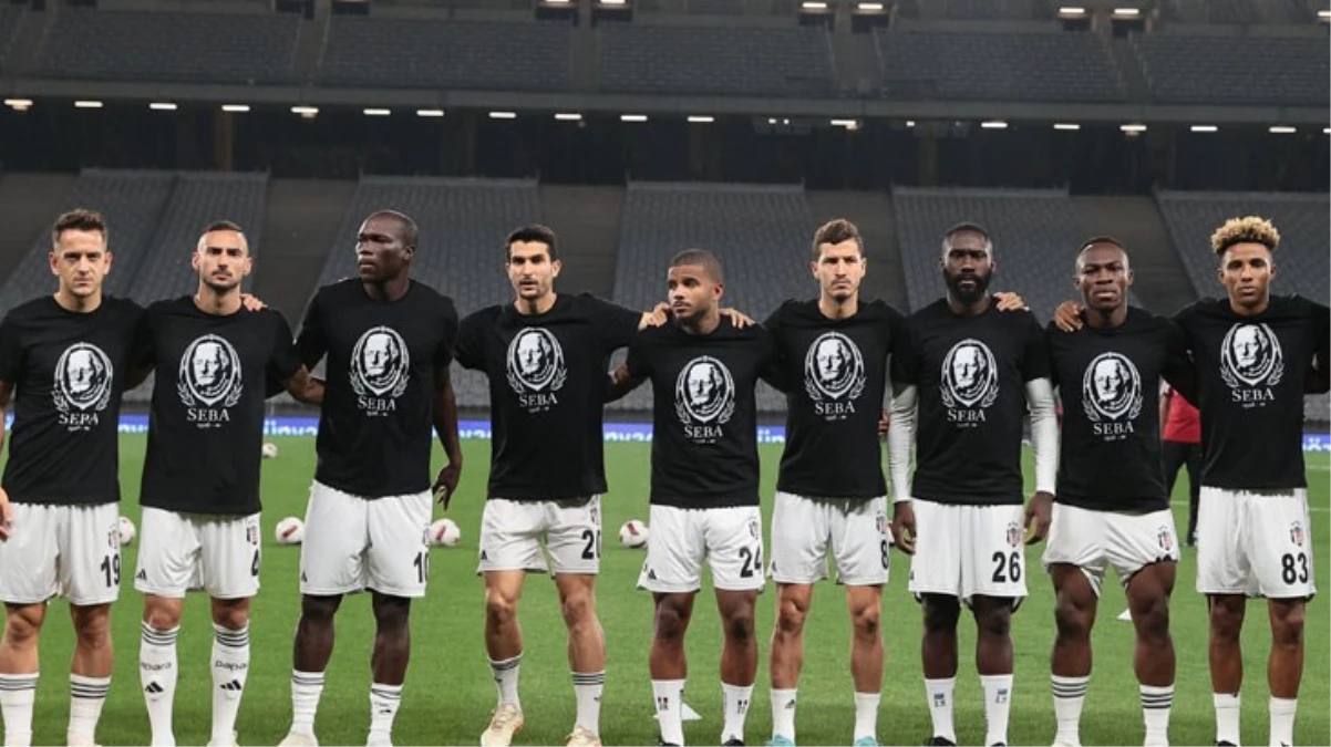 Beşiktaşlı Futbolculardan büyük vefa! Sahaya Süleyman Seba tişörtleriyle çıktılar 