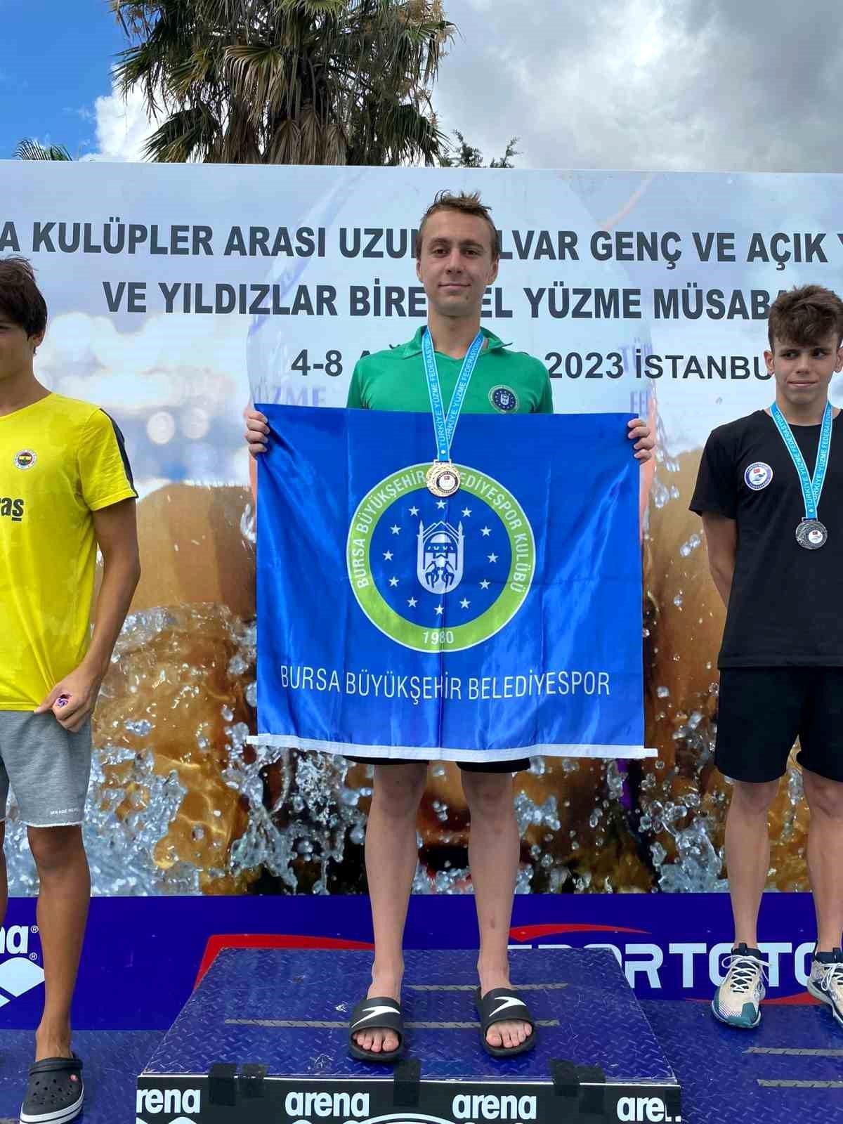 Bursa Büyükşehir Belediyesporlu Yüzücü Özgür Yonca 2 Organizasyonda 4 Madalya Kazandı