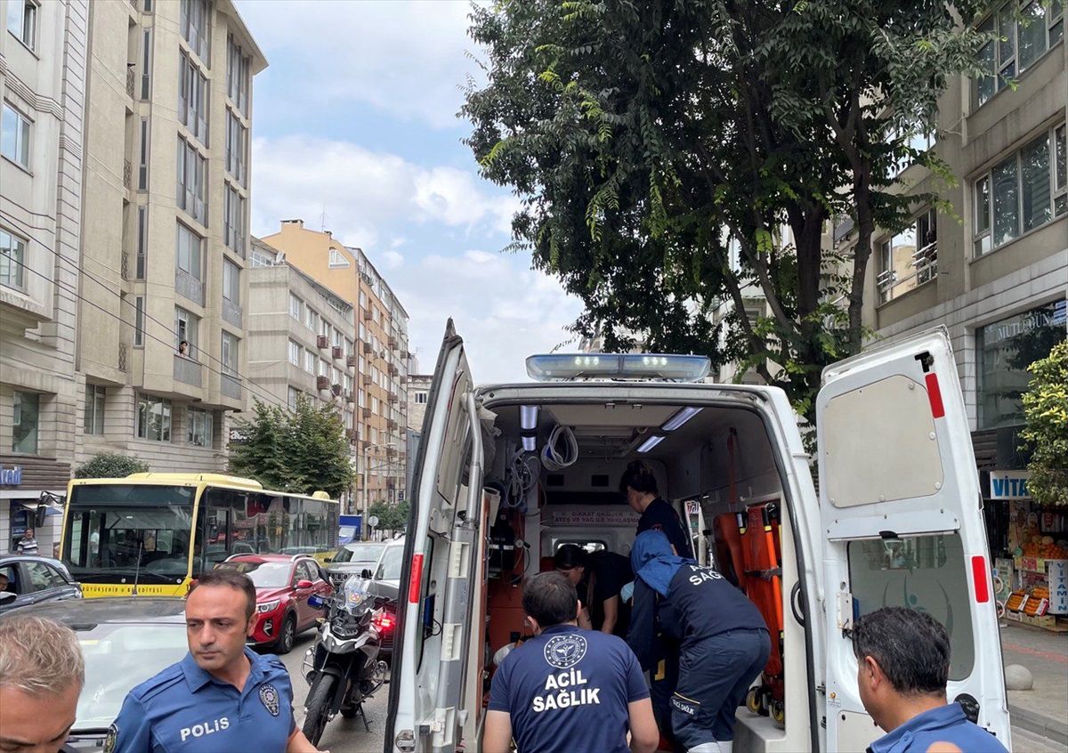Bursa\'da otomobilin çarptığı motosikletli trafik polisi yaralandı