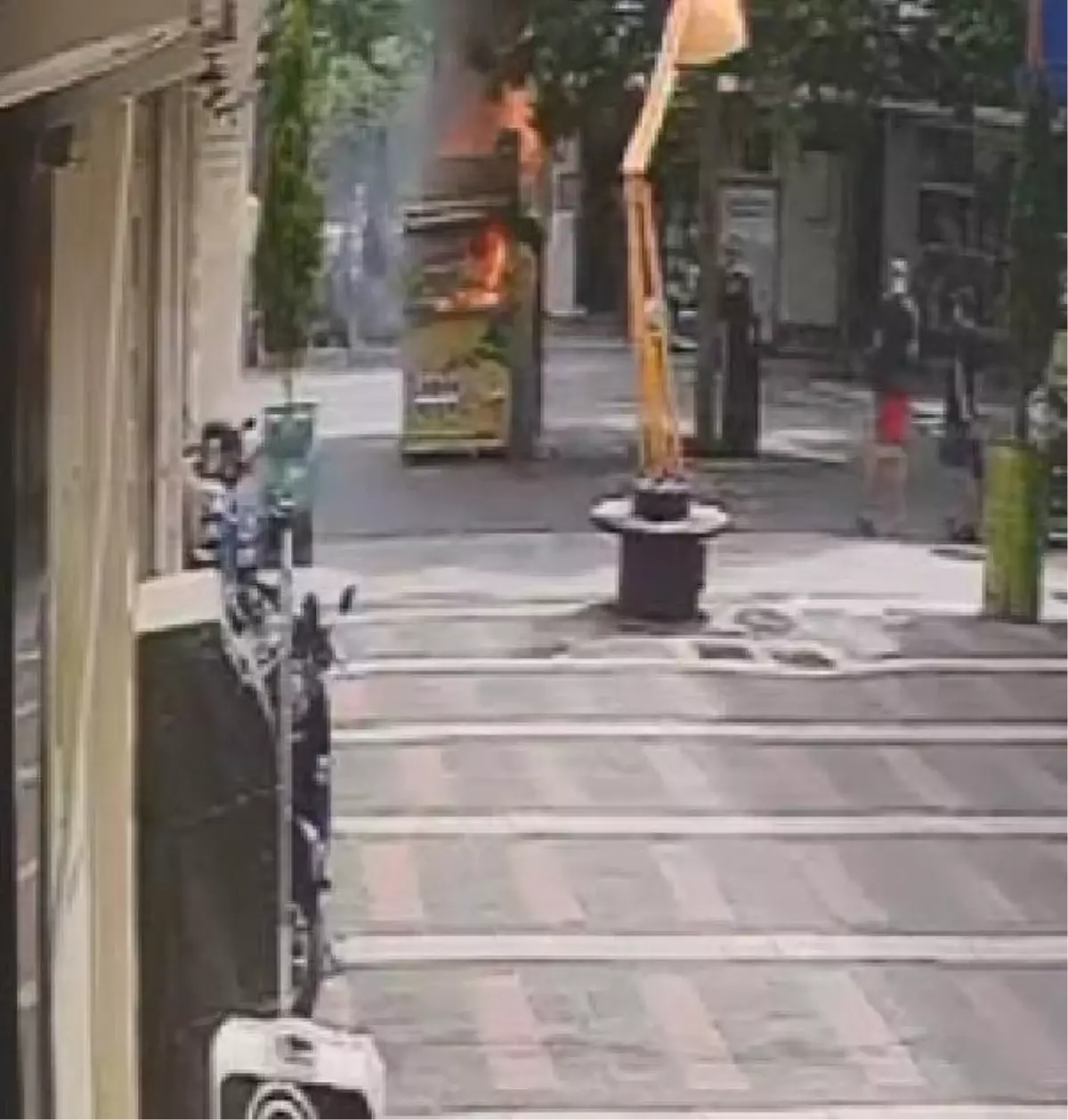 Bolu\'da İşlek Caddede Mısır Tezgahı Yangında Kül Oldu