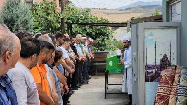 Denize kaçan terliğini kurtarmak isterken boğularak can verdi