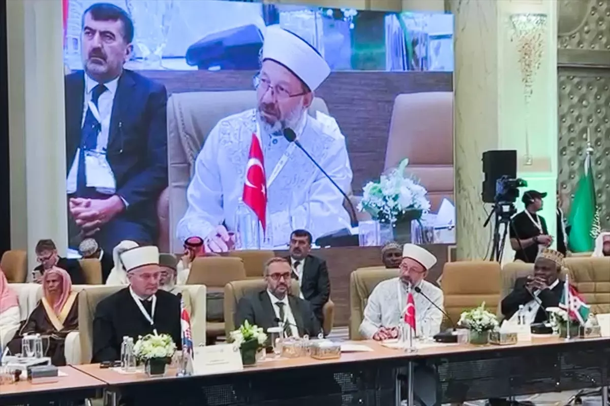 Diyanet İşleri Başkanı Ali Erbaş, İslam Birliğini Vurguladı