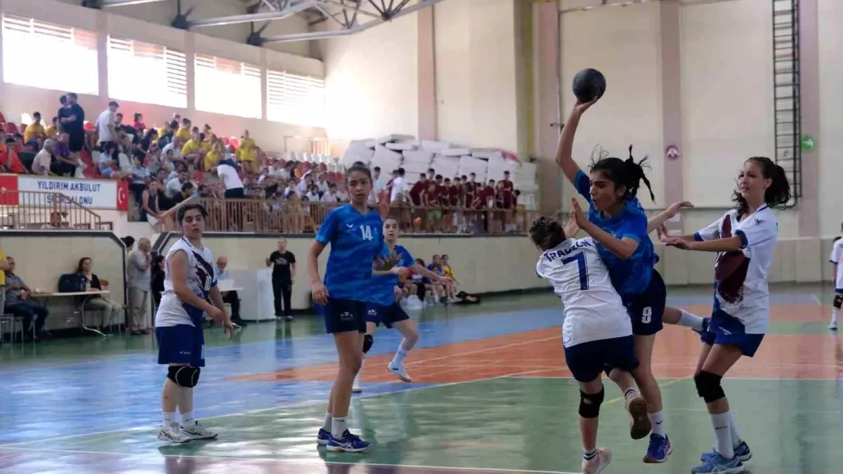 Erzincan\'da ANALİG Hentbol Yarı Final Müsabakaları Sonuçlandı