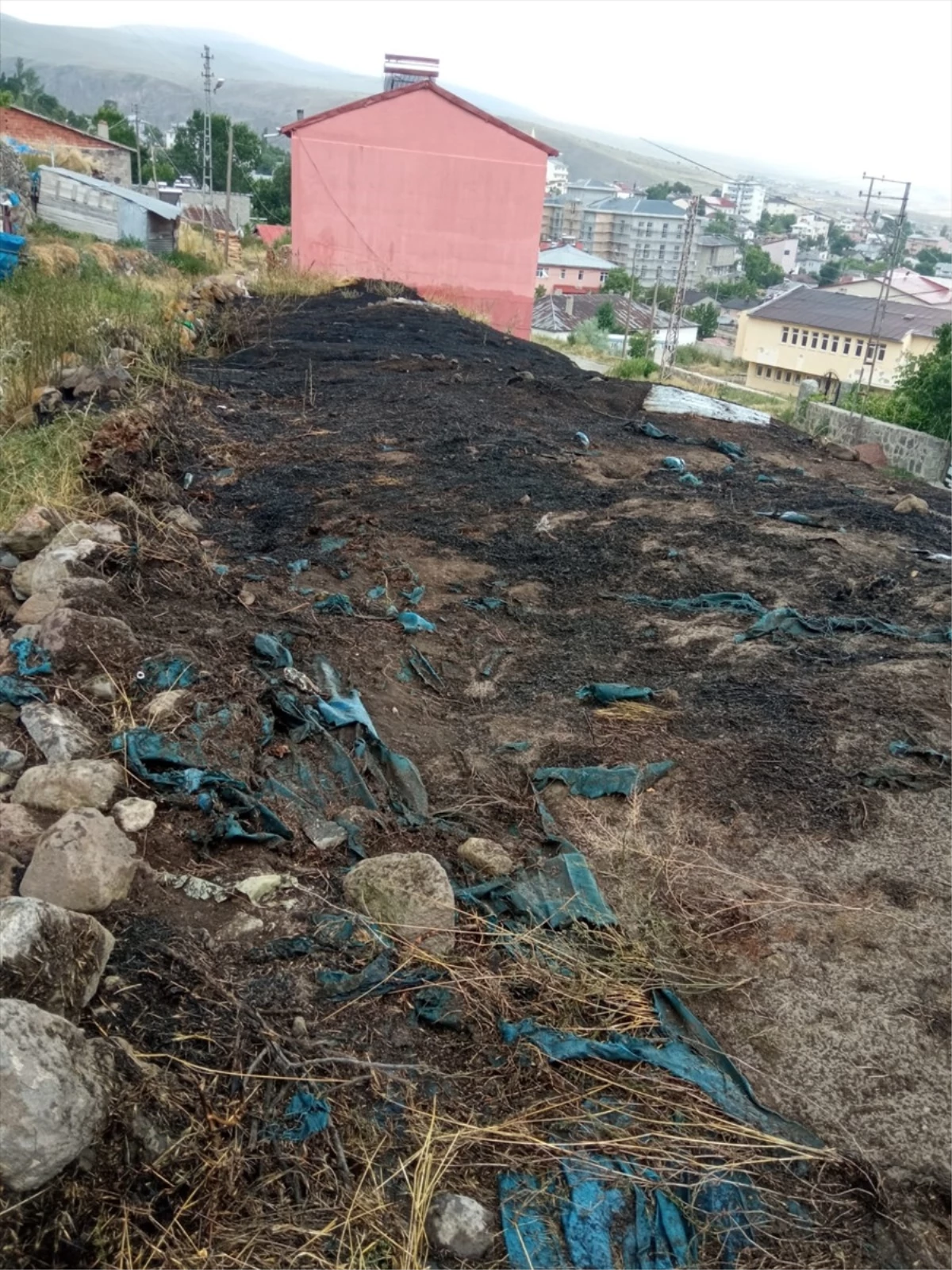 Erzurum Şenkaya\'da çıkan yangında 2 ev yandı