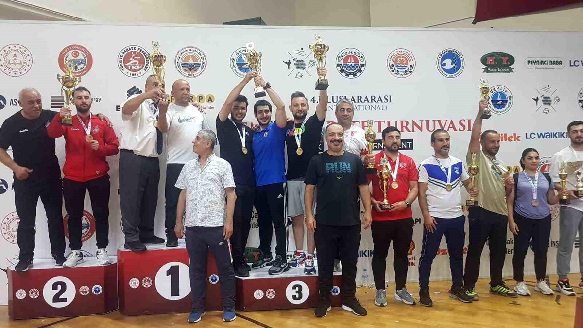 Eskişehirli Sporcular Uluslararası Karate Turnuvasında 1\'inci Oldu