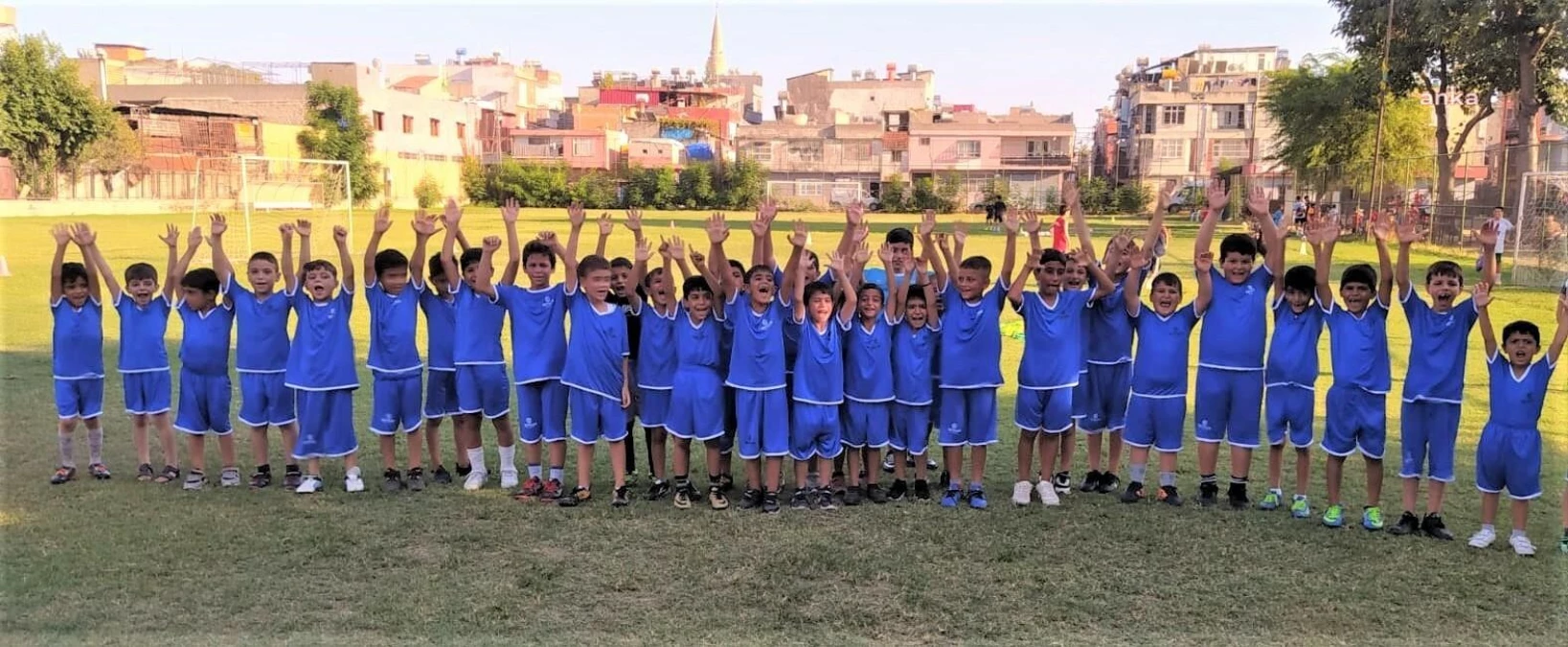 Seyhan Belediyesi, Yaz Futbol Okulu ile Amatör Spor Kulüplerine Destek Veriyor
