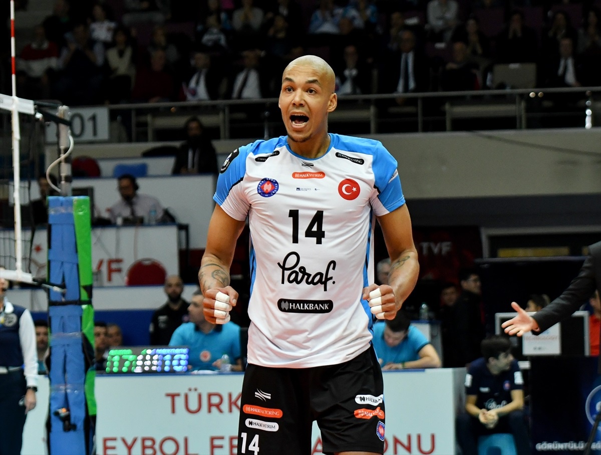 Halkbank, Nimir Abdel-Aziz ile devam kararı aldı