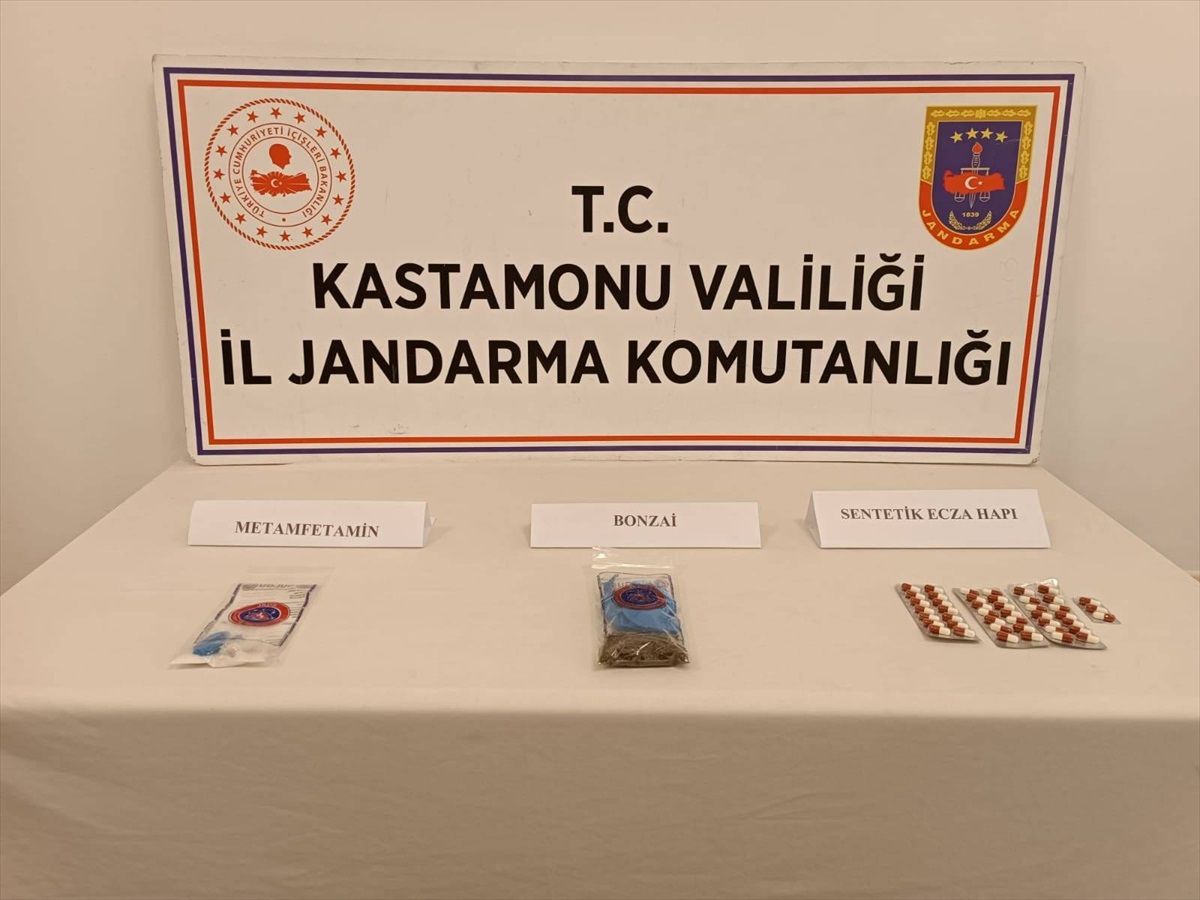 İstanbul\'dan Kastamonu\'ya uyuşturucu getiren 2 kişi gözaltına alındı