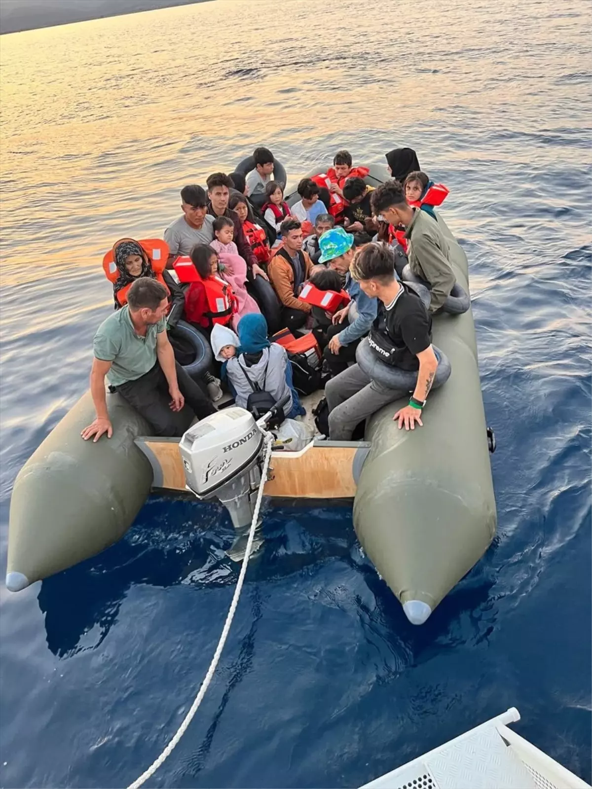 Yunanistan unsurlarınca Türk kara sularına itilen 39 düzensiz göçmen kurtarıldı