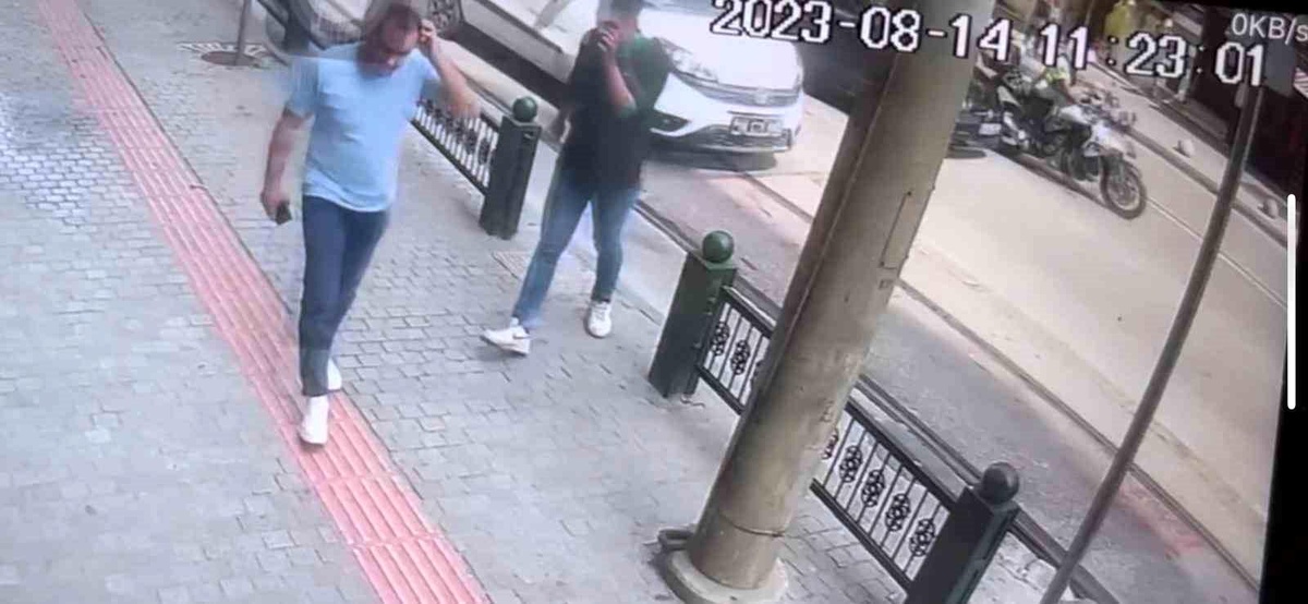 Bursa\'da Kadın Sürücü Trafik Polisine Çarptı