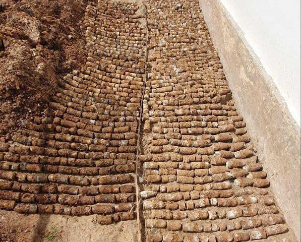 Kamboçya'da bir lisenin bahçesinde binlerce patlamamış mühimmat bulundu