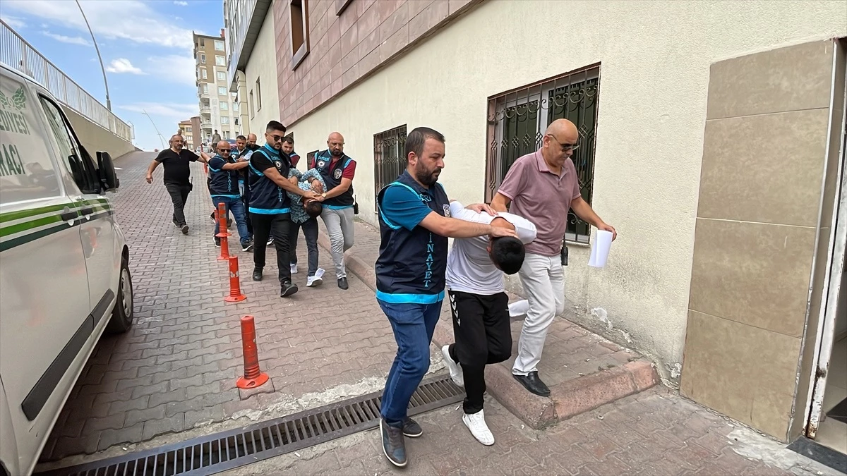Kayseri\'de polis ve 2 kişi yaralandı, zanlılardan biri tutuklandı