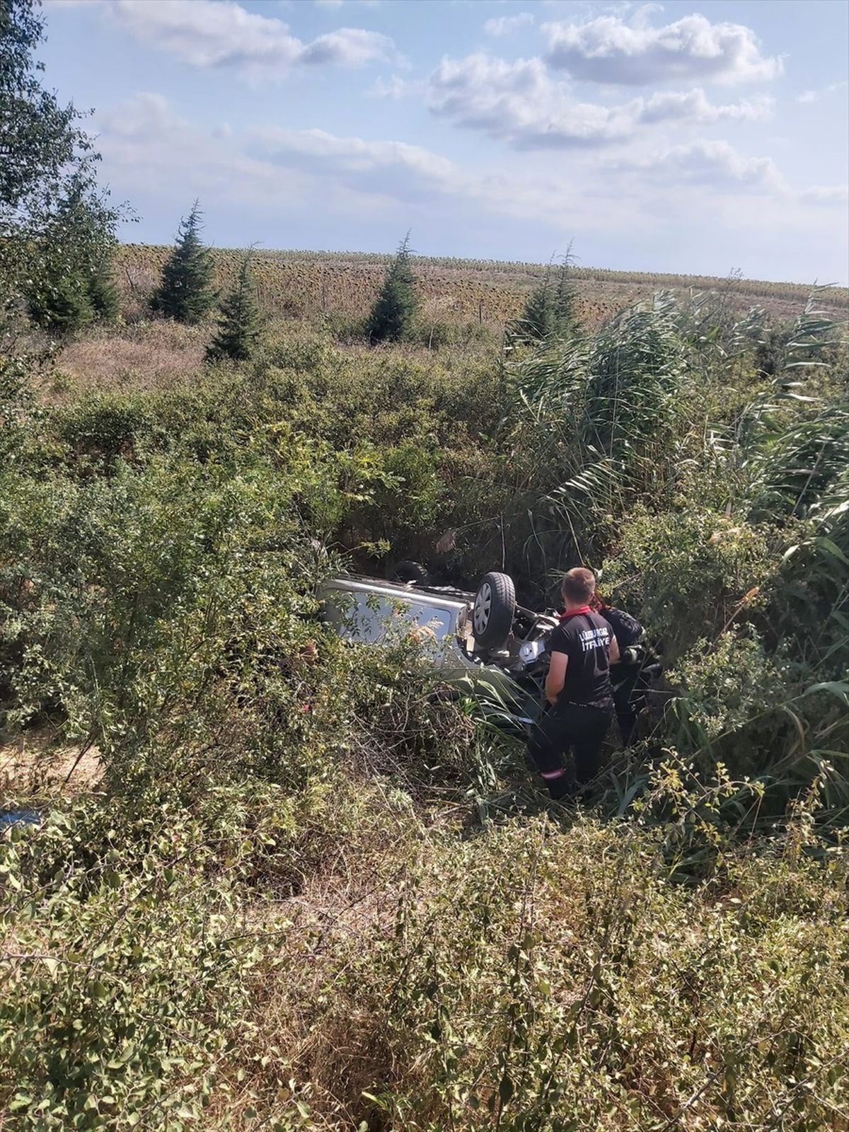 Lüleburgaz\'da Otomobil Şarampole Devrildi: 4 Yaralı