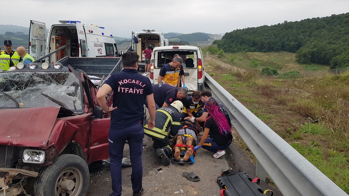 Kuzey Marmara Otoyolu\'nda Zincirleme Trafik Kazası: 6 Yaralı