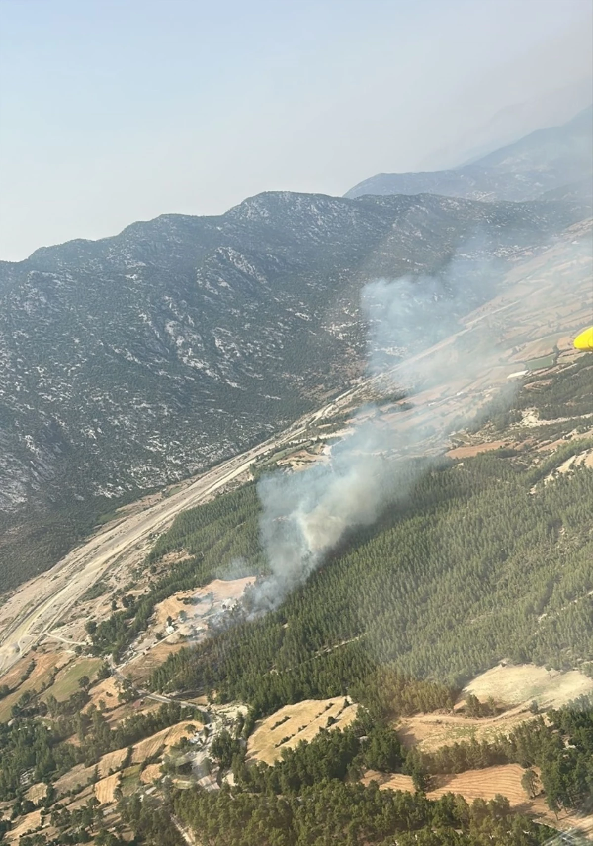 Antalya Manavgat\'ta Orman Yangını: Havadan ve Karadan Müdahale Devam Ediyor
