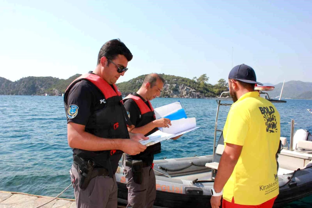 Marmaris\'te Deniz Polisleri Su Sporları Merkezlerinde Denetim Yapıyor